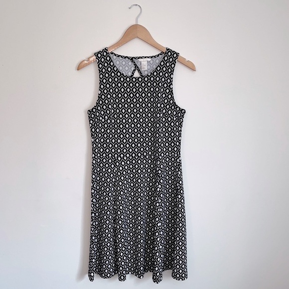 H&M Black + White Patterned Mini Dress - Picture 2 of 9